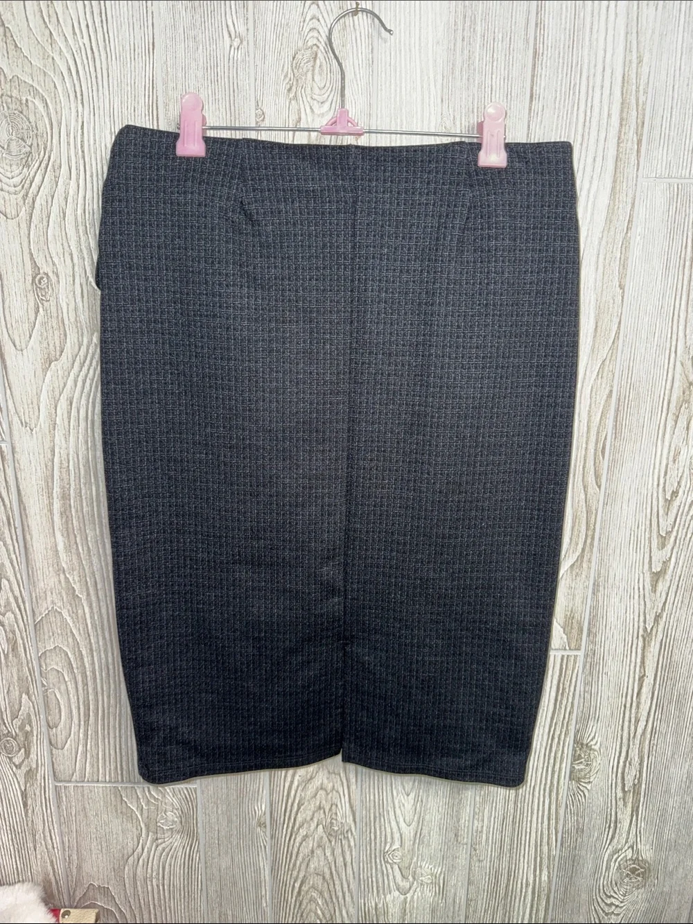 Classic Gray Houndstooth Pencil Skirt with Decorative Buttons